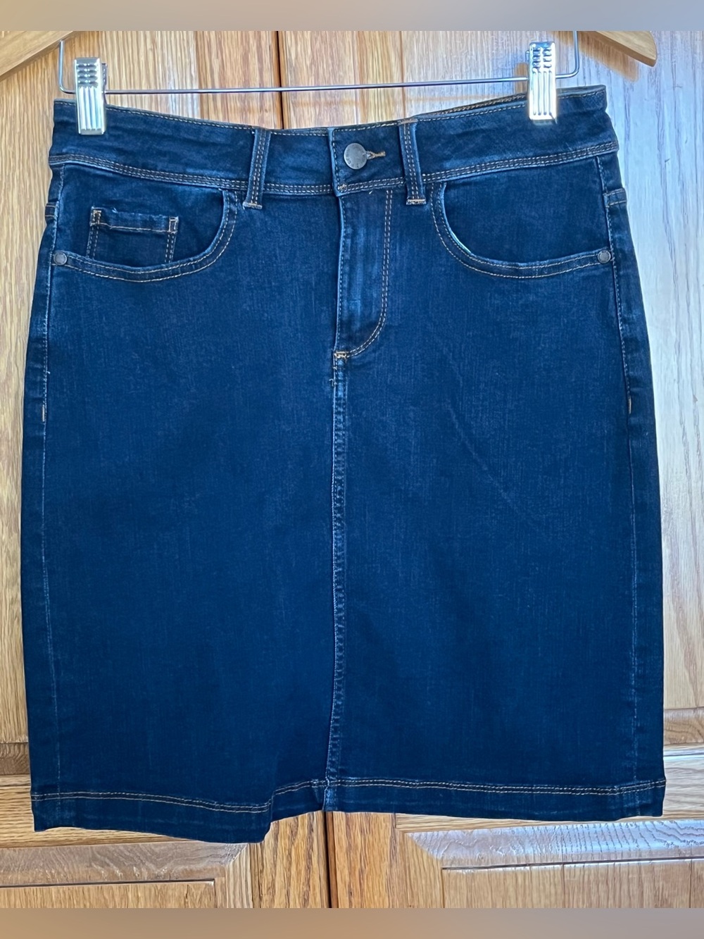 Womens Denim Skirt. Size 6 dip brand. New without tags.